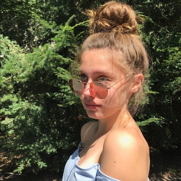 Meet your Posher, Samantha - Picture 1 of 1